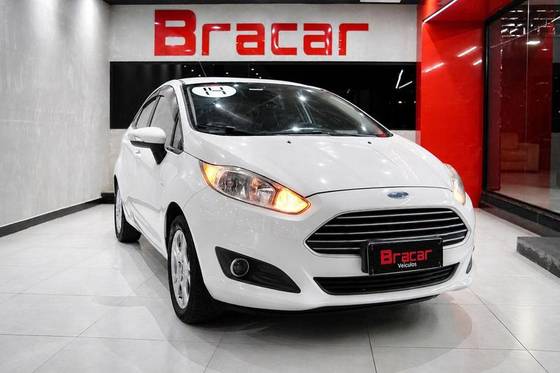 FORD FIESTA 1.6 SE HATCH 16V FLEX 4P POWERSHIFT